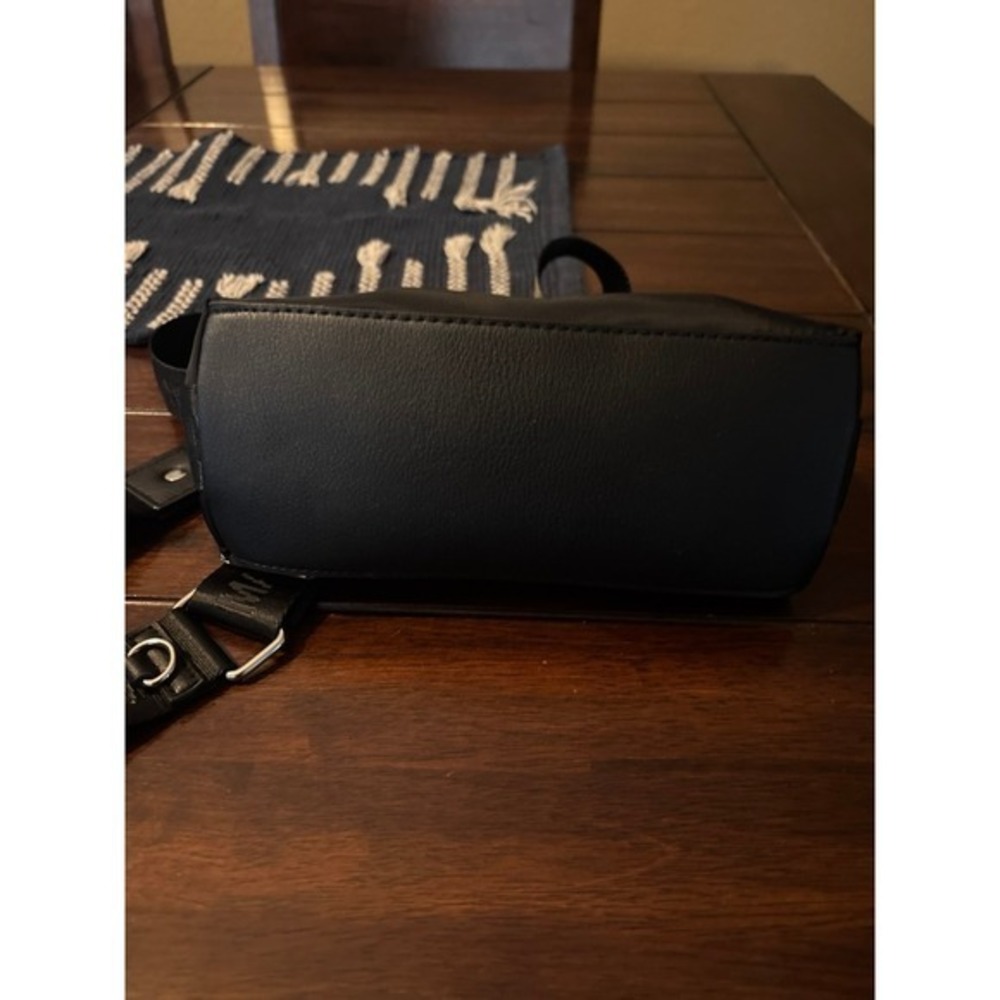 Madden NYC Black Nylon Crossbody Bag Wide Logo Strap Small Shoulder Bag - Picture 4 of 8